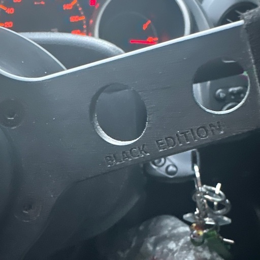 モモステアリングブラックエディション