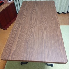 ニトリ昇降テーブルの画像