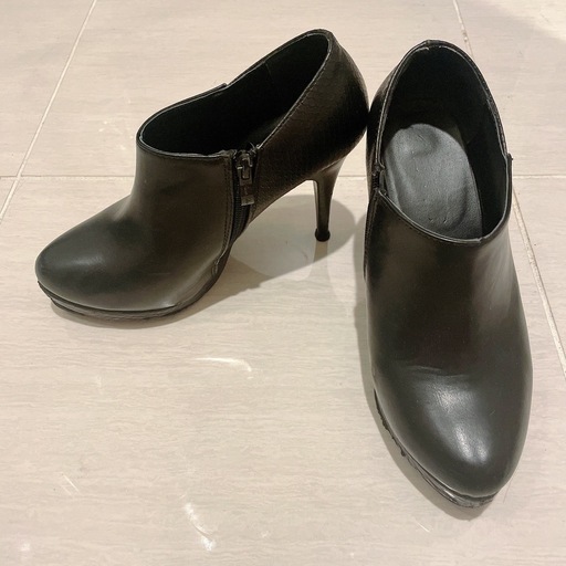 【オンライン決済】ブーティー　ショートブーツ　黒　23.5 合皮