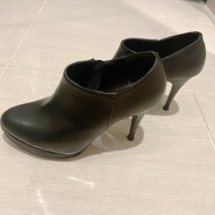 【オンライン決済】ブーティー　ショートブーツ　黒　23.5 合皮の画像