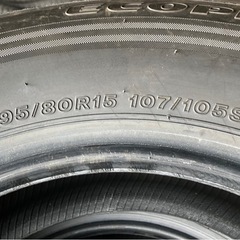 新車剥がし　BRIDGESTONE 195/80R15 25年製　夏タイヤ　ハイエース等の画像