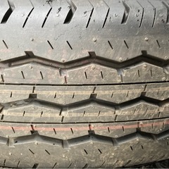 新車剥がし　BRIDGESTONE 195/80R15 25年製　夏タイヤ　ハイエース等の画像