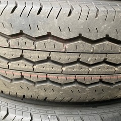 新車剥がし　BRIDGESTONE 195/80R15 25年製　夏タイヤ　ハイエース等の画像