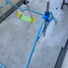 ブランコ・鉄棒としてそして吊り輪の画像