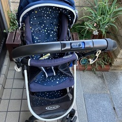 A型ベビーカー（紺色）の画像