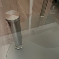 ガラステーブルの画像