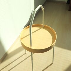 サイドテーブル（取っ手付き）【小金井市民限定】（小金井市再生家具）品番：12-01-03 ※新規優先の画像