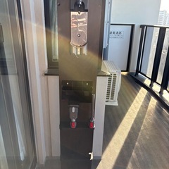 【大人気】早い者勝ち！Dyson ダイソン 掃除機 コードレス　充電スタンド・ブラシノズル2種・リモコン収納の画像