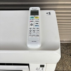 🔴安心のダイキン‼️🔴取付込み🤖お掃除ロボ付き❄️クリーニング済✨️中古 ダイキン DAIKIN ATC22XSE8-W ストリーマ 2020年式 100V 15A 主に6畳～ 中古品 ●安心保証1年付き（ガス漏れ、水漏れ、取付不良）✨損害賠償保証で安全✅国家資格保有者が安全作業します🎖️このエアコン購入の方に限り、既設のエアコン取外し処分💰無料💰の画像