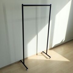 ハンガーラック（ブラック）【小金井市民限定】（小金井市再生家具）品番：12-01-06 ※新規優先の画像
