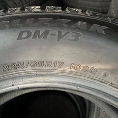 スタッドレスタイヤ4本 225/65R17 102Q ブリヂストンBS ブリザックDM-V3 ミゾ多の画像