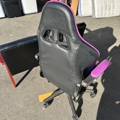 ゲーミングチェア紫黒の画像