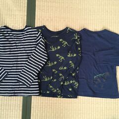 （東京・引き取り）H＆Mなど恐竜Tシャツ3枚組130cmの画像