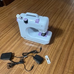 小型ミシンの画像