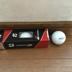 値下げ致しました。未使用品　ゴルフボール　ブリヂストン　ツアー　BX   白　3個入りの画像