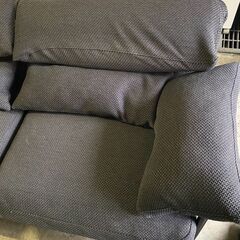 HUKLA　フクラ　ダークグレー ファブリックソファ　羽毛 オットマン付きの画像