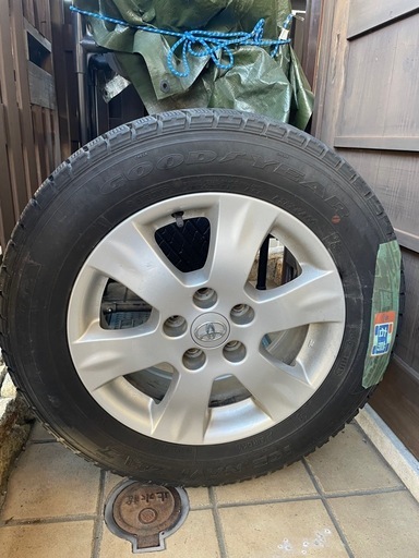 トヨタ　スタッドレスタイヤ　215 60 R16