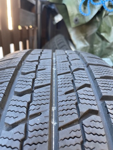 トヨタ　スタッドレスタイヤ　215 60 R16