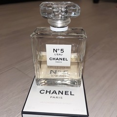 CHANEL 100ml 香水 N°5 購入時の箱付きの画像