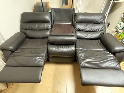 12月中に引き取りの方、1500円で購入したお手入れ用スプレー差し上げます！ニトリ　リクライニングソファ