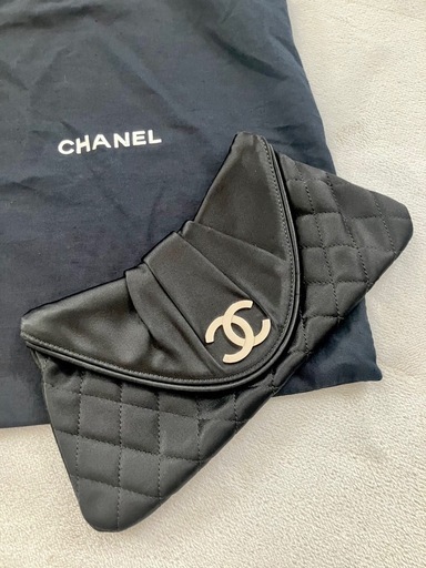 CHANEL マトラッセクラッチ　ブラックサテン