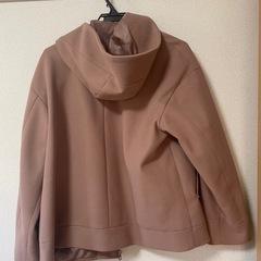 ピンクベージュ　コート　婦人服の画像
