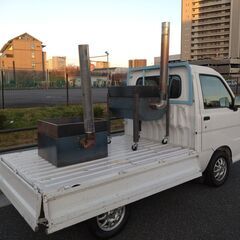 焼きいも薪釜　2台セット　軽トラ付き　オートマ　石焼き芋窯　訳アリ　石焼き芋機　いしやきいも　業務用焼き芋機器　軽トラ営業用　さつまいも　マルシェ　農家さん　副業　無人販売　独立開業　壺焼き風　 イベントに お祭り 模擬店 鉄板釜 鉄窯  キャンプ バーベキュー　BBQの画像