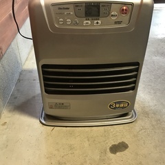 中古品　ダイニチ　ブルーヒーター326S　1台　ポリ灯油タンク18Lx3個　　セットでの画像