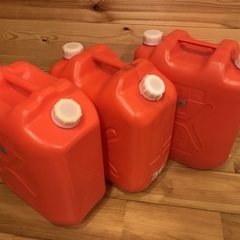 中古品　ダイニチ　ブルーヒーター326S　1台　ポリ灯油タンク18Lx3個　　セットでの画像