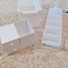 いろんな容器　ケースの画像