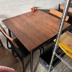 【机1✖︎イス2台】ダイニングテーブルの画像