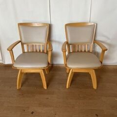 【交渉中】No.176　ダイニングテーブルセット　回転イス２脚付き　（豊橋市収集業務課リユース家具）の画像