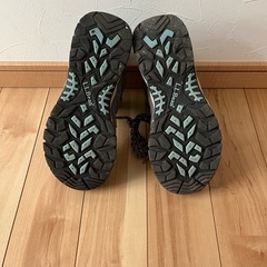 トレッキングシューズ　23.5cmの画像