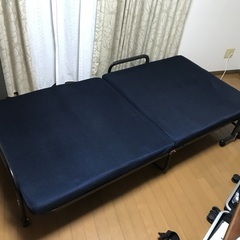 折りたたみベッドの画像