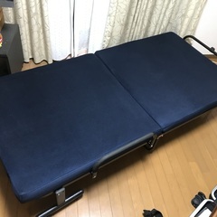 折りたたみベッドの画像