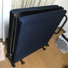 折りたたみベッドの画像