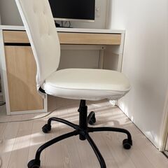 【無料譲渡】ホワイトウッドカラーPC/学習デスク＋回転チェアセットの画像