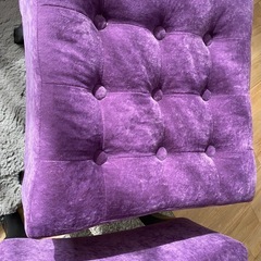 🟣色のかわいい椅子の画像