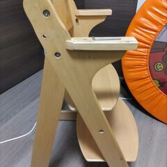 【無料】子ども用ハイチェアと多目的椅子の画像