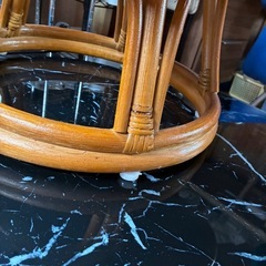 回転式籐の椅子の画像