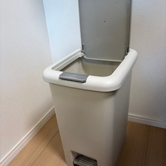 蓋付きゴミ箱（プッシュ、ペダル）の画像