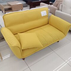 ★リユースのサカイ日立店★HJ8457  2人掛けソファ イエロー H22～62×D70～105×W140～160 クリーニング済み の画像