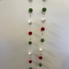 クリスマスツリー(オーナメント、ガーランド付き)の画像