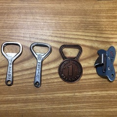 昭和レトロ 栓抜き 14個まとめ売り サッポロビール キリンビール アサヒビール キリンレモン コカコーラ 読売新聞 キョクヨー 極洋の缶詰の画像