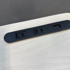 ベッドサイドエアーテーブル　コンセントUSBポート有り　定価3万円の画像