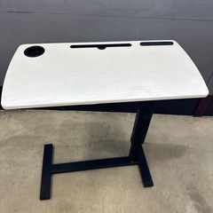 ベッドサイドエアーテーブル　コンセントUSBポート有り　定価3万円の画像