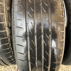 【秋まで使用の夏タイヤ／溝なし】の画像