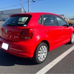 フォルクスワーゲン ポロ赤の画像