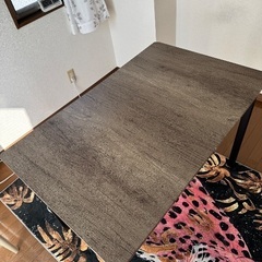 ダイニングテーブルの画像