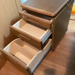 学習机　椅子あり　引き出しのみ別にあり　の画像